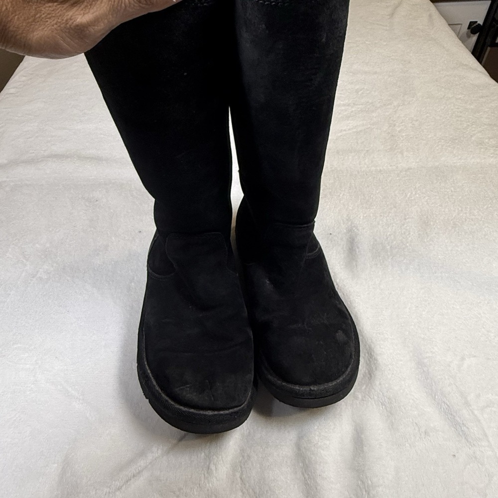 UGG Australia Roseberry 5734 Boots Women’s 9 Black Suede Shearling Lace Up
